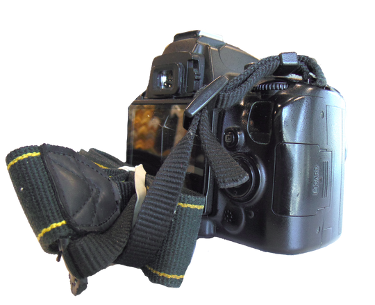 Nikon D5000 DSLR Camera with Nikkor DX 18–55mm Lens