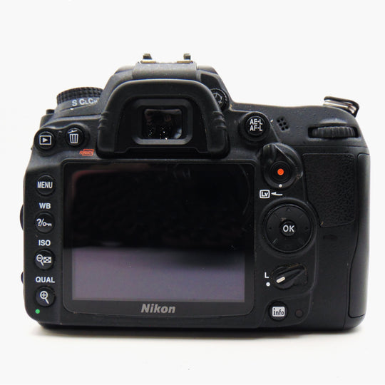 Nikon D7000 w/ Nikon 18-55mm f/3.5-5.6
