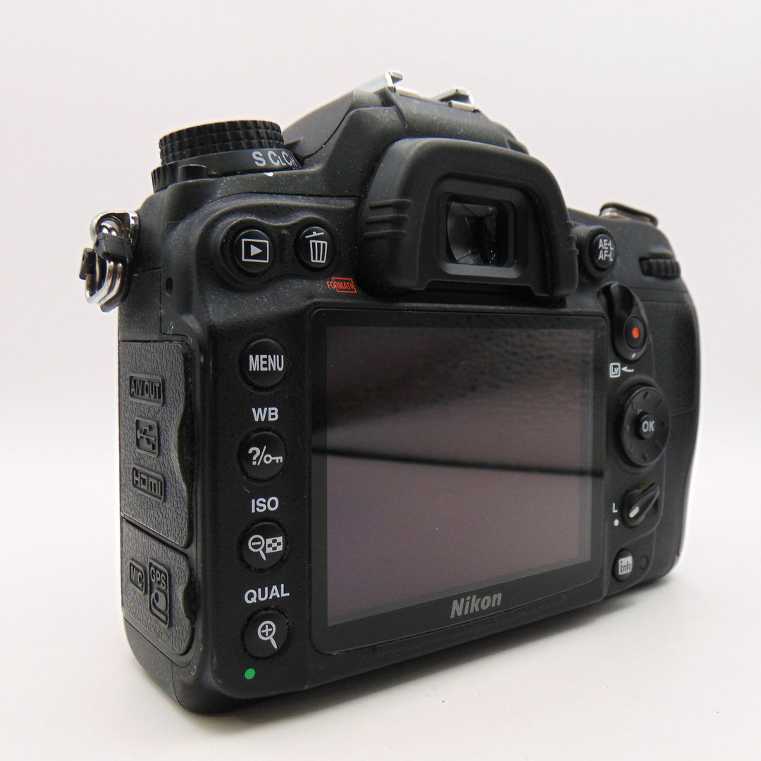 Nikon D7000 w/ Nikon 18-55mm f/3.5-5.6