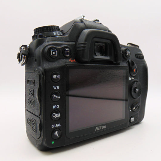 Nikon D7000 w/ Nikon 18-55mm f/3.5-5.6