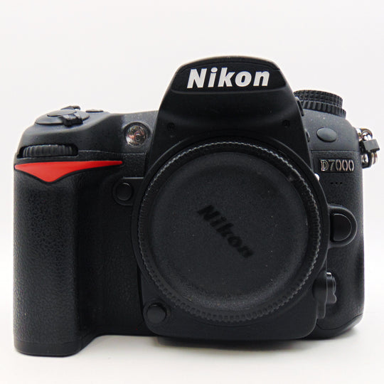 Nikon D7000 w/ Nikon 18-55mm f/3.5-5.6