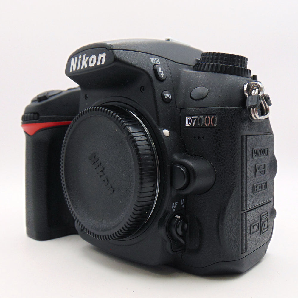 Nikon D7000 w/ Nikon 18-55mm f/3.5-5.6