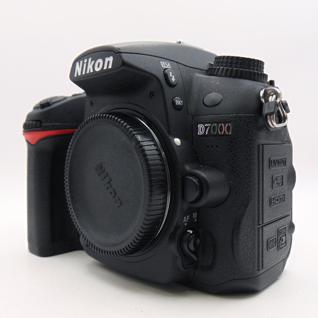 Nikon D7000 w/ Nikon 18-55mm f/3.5-5.6